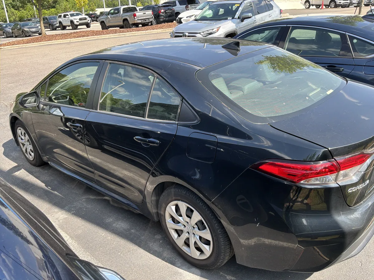 2020 Toyota Corolla LE thumbnail 10
