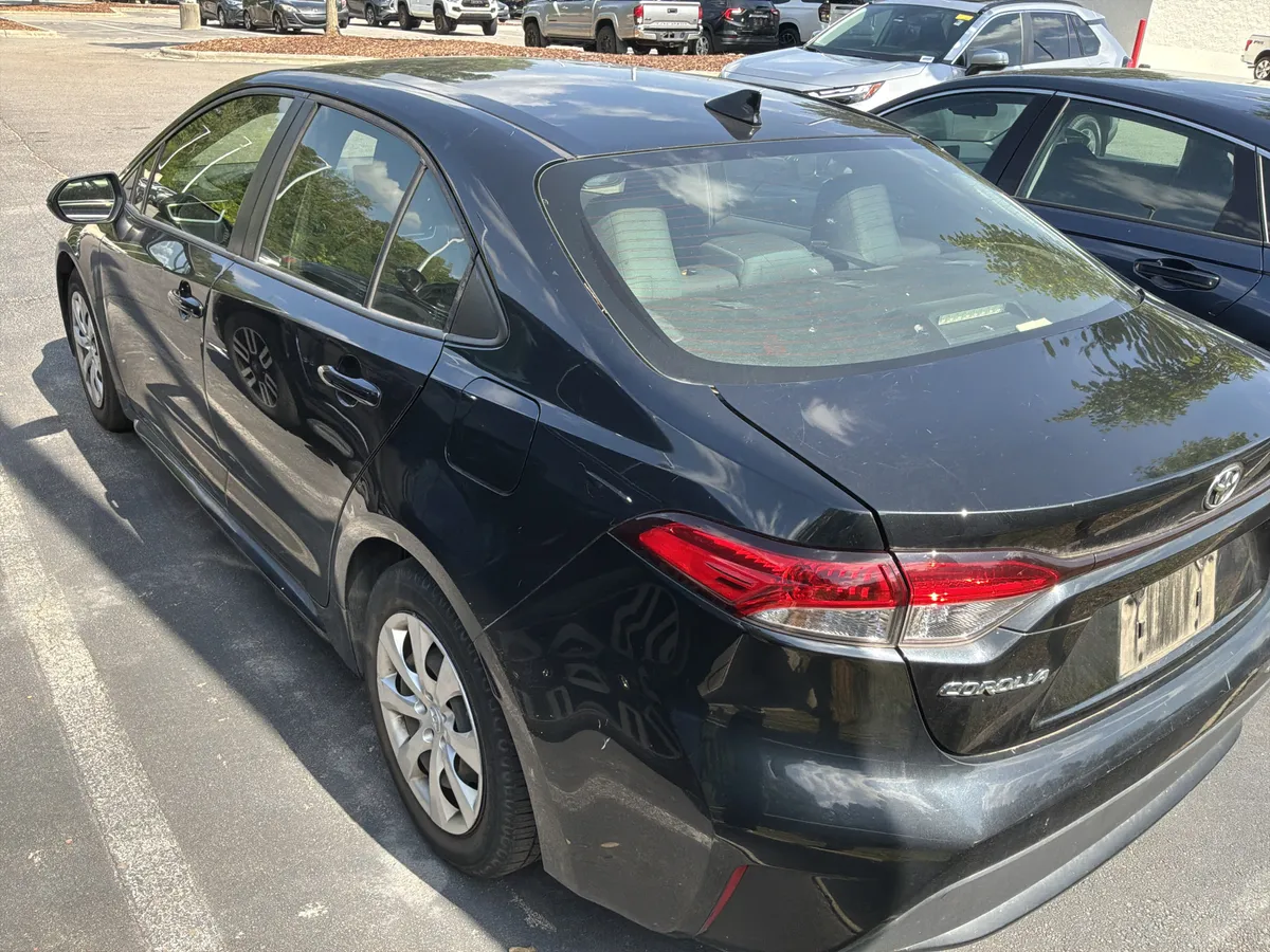 2020 Toyota Corolla LE thumbnail 9