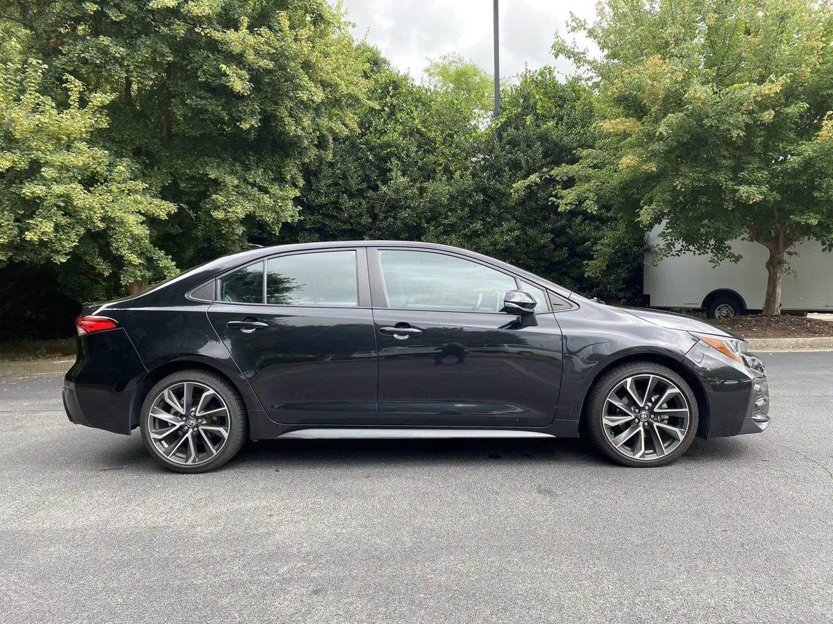 2020 Toyota Corolla SE thumbnail 9