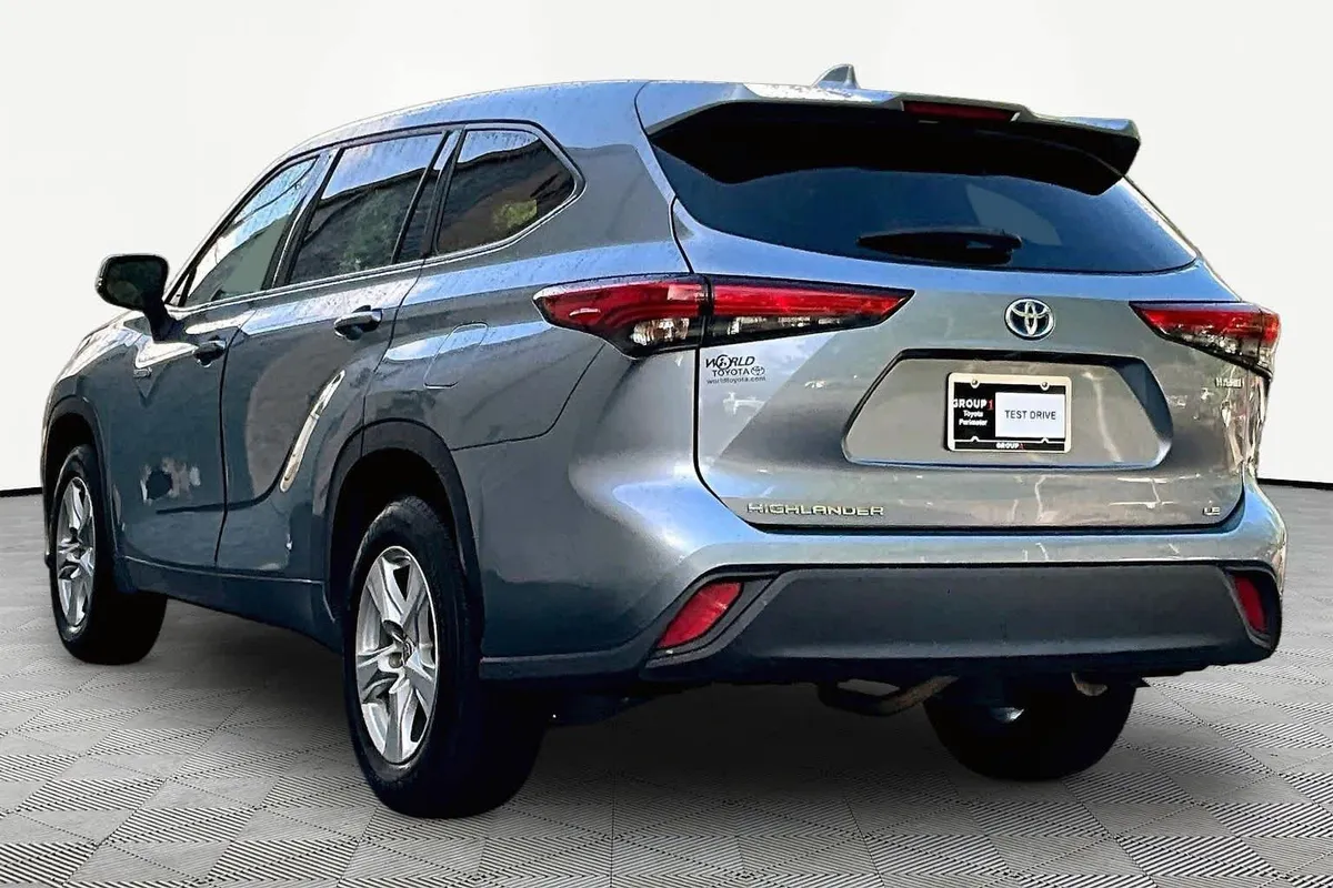 2020 Toyota Highlander Hybrid LE thumbnail 12
