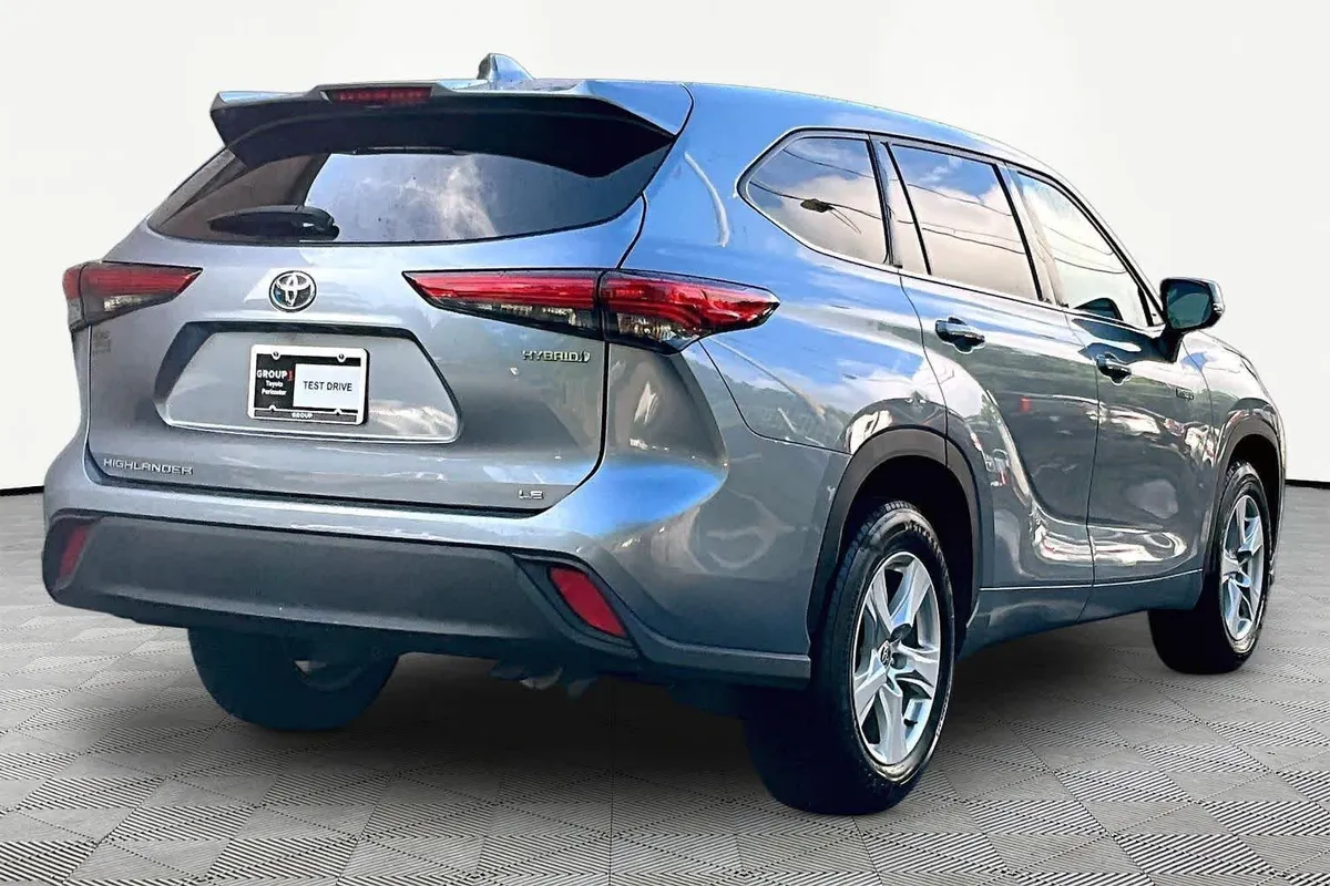2020 Toyota Highlander Hybrid LE thumbnail 13