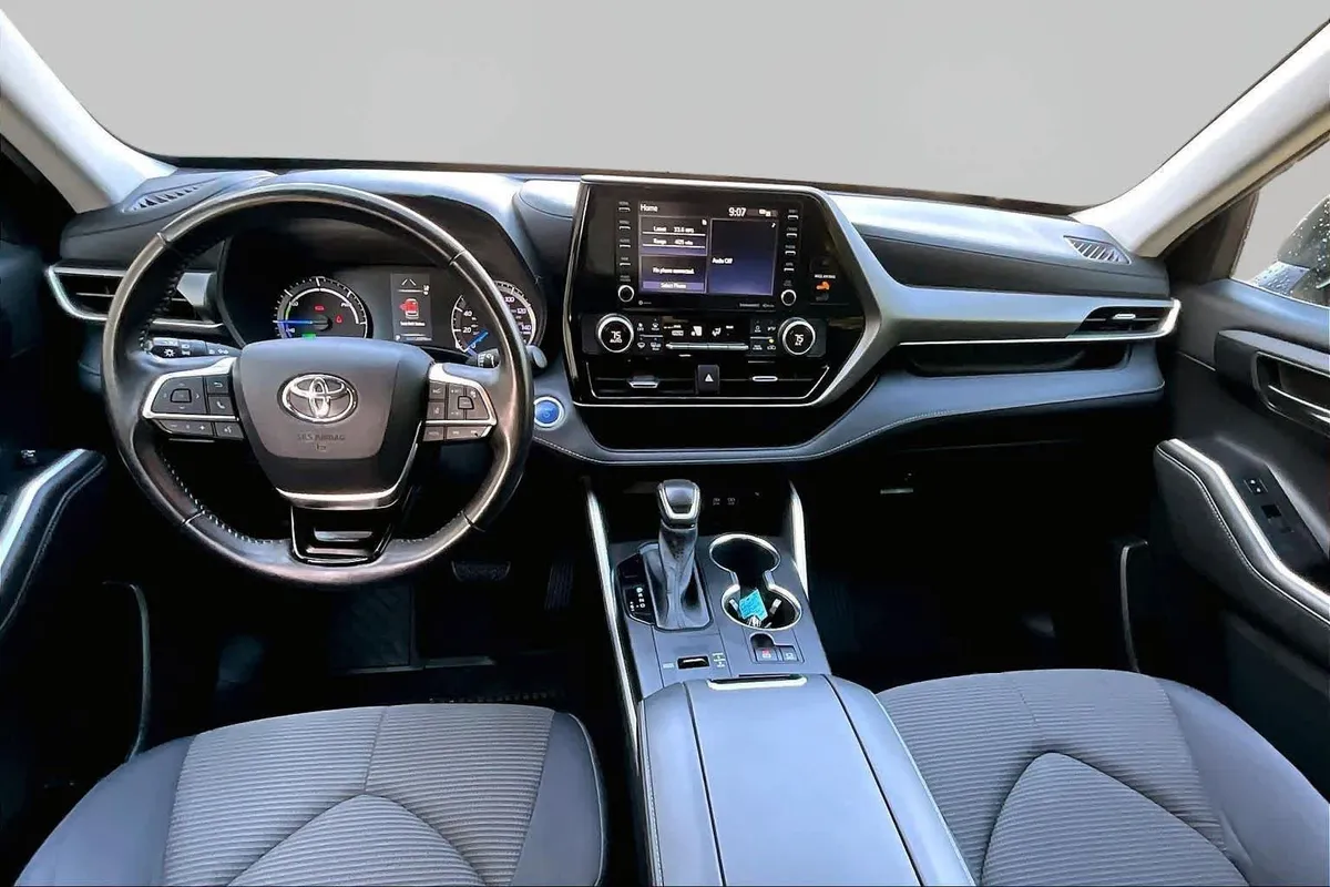 2020 Toyota Highlander Hybrid LE thumbnail 16