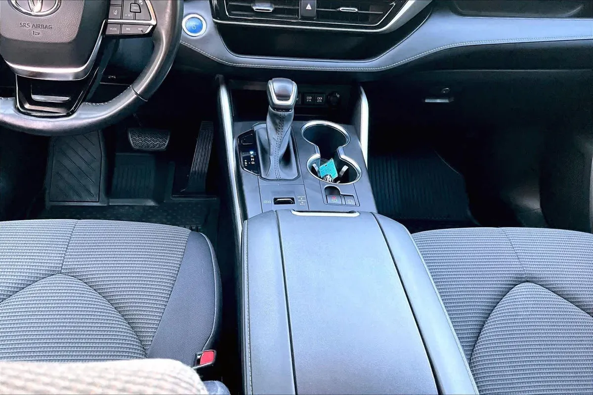 2020 Toyota Highlander Hybrid LE thumbnail 17