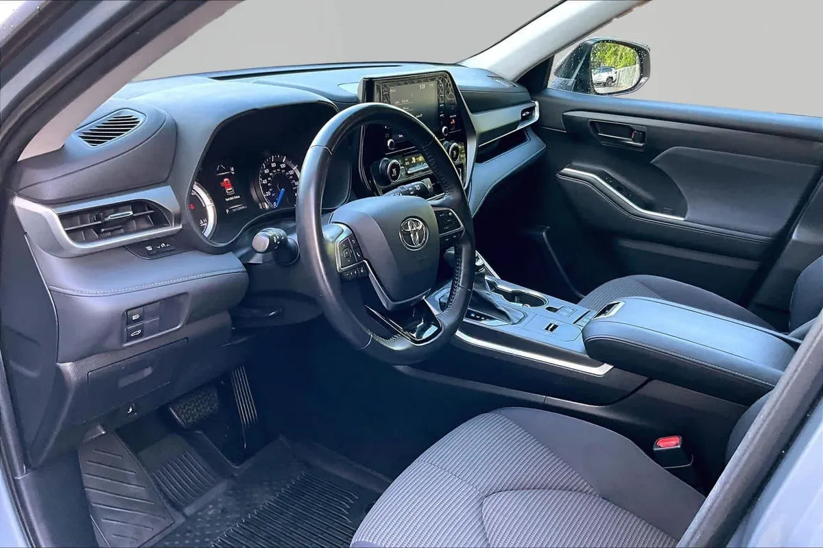 2020 Toyota Highlander Hybrid LE thumbnail 18