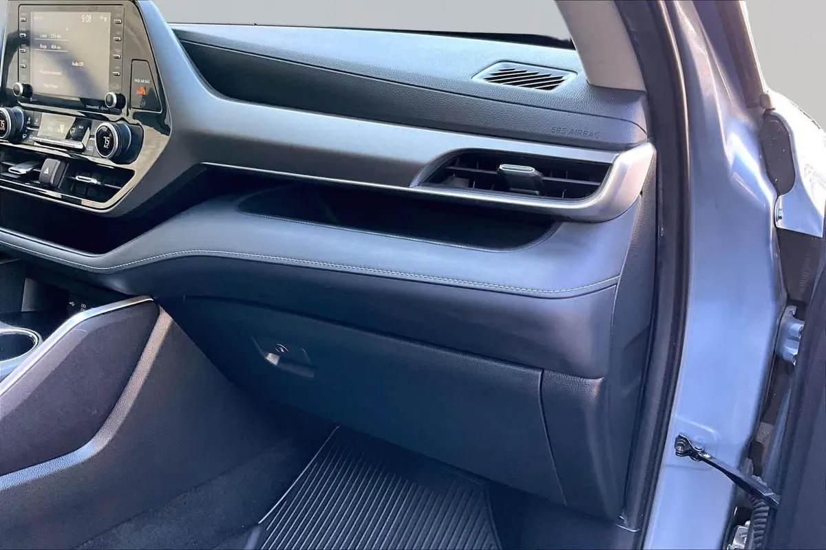 2020 Toyota Highlander Hybrid LE thumbnail 19
