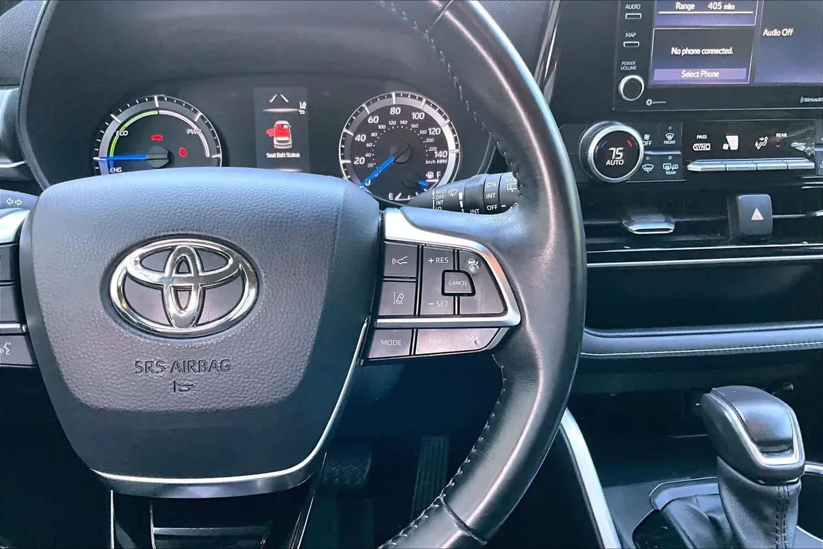 2020 Toyota Highlander Hybrid LE thumbnail 25