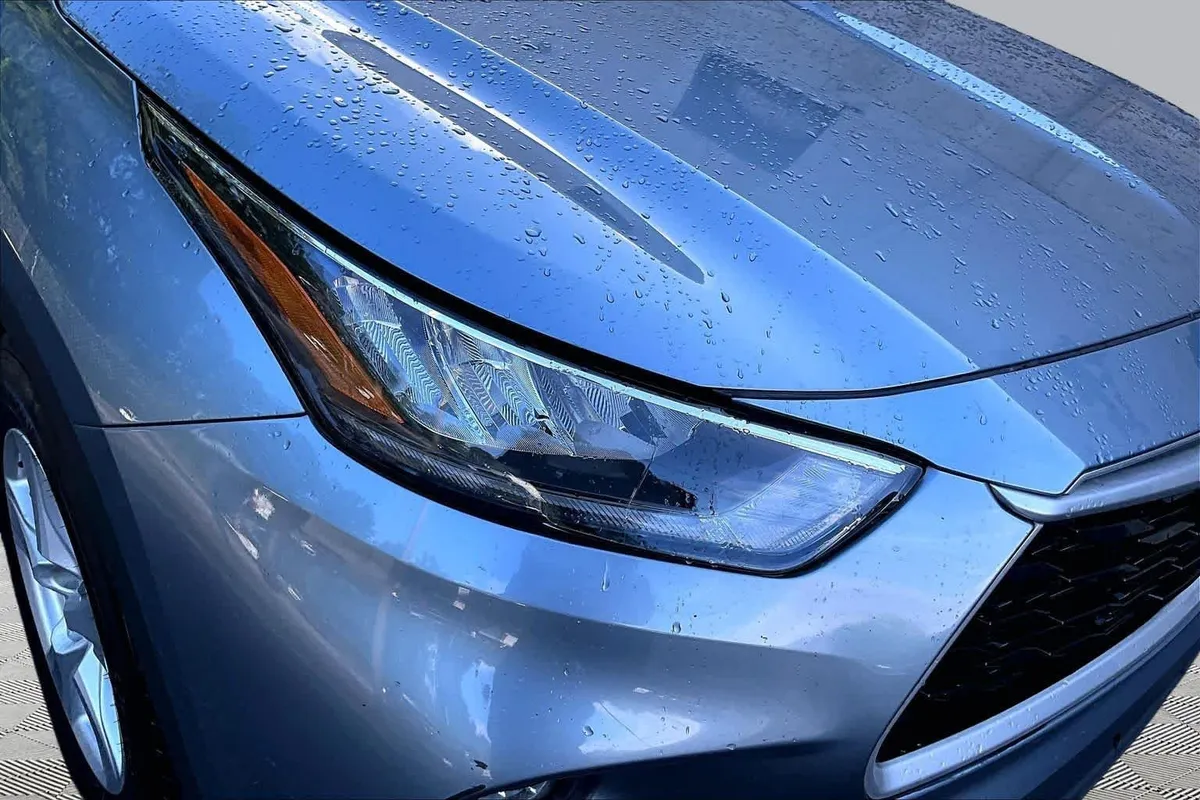 2020 Toyota Highlander Hybrid LE thumbnail 28