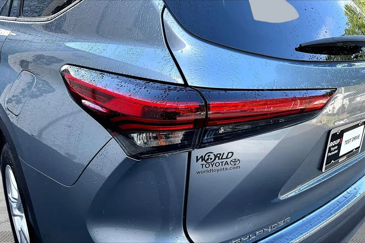 2020 Toyota Highlander Hybrid LE thumbnail 29