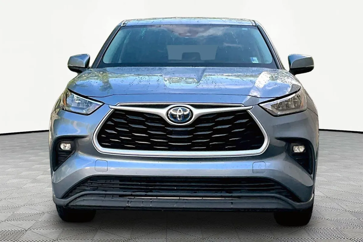 2020 Toyota Highlander Hybrid LE thumbnail 4