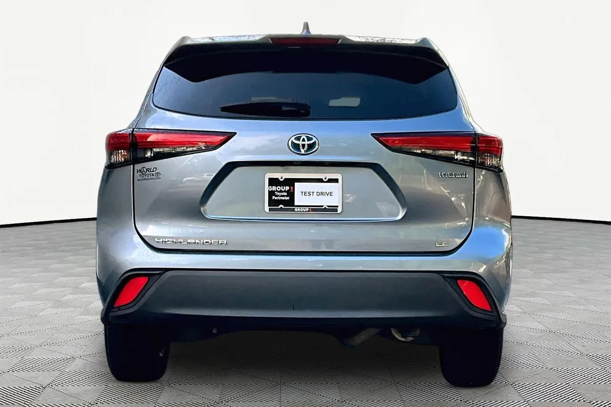 2020 Toyota Highlander Hybrid LE thumbnail 5