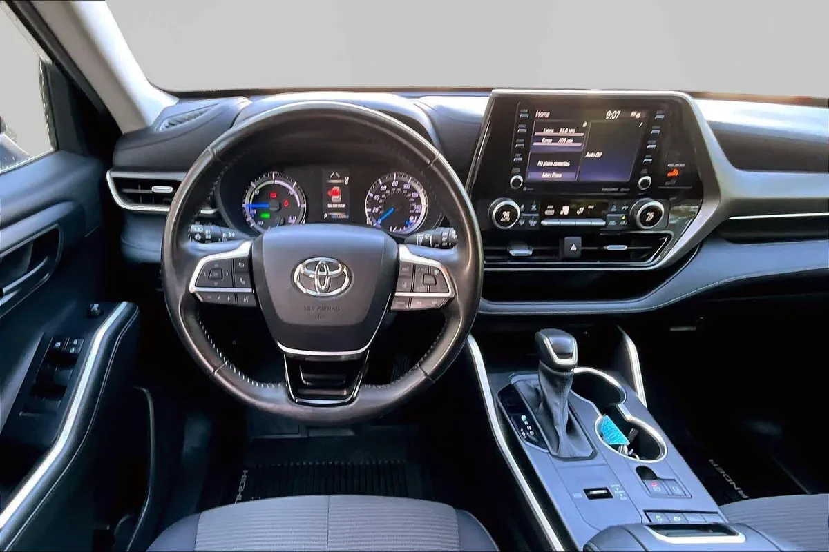 2020 Toyota Highlander Hybrid LE thumbnail 6
