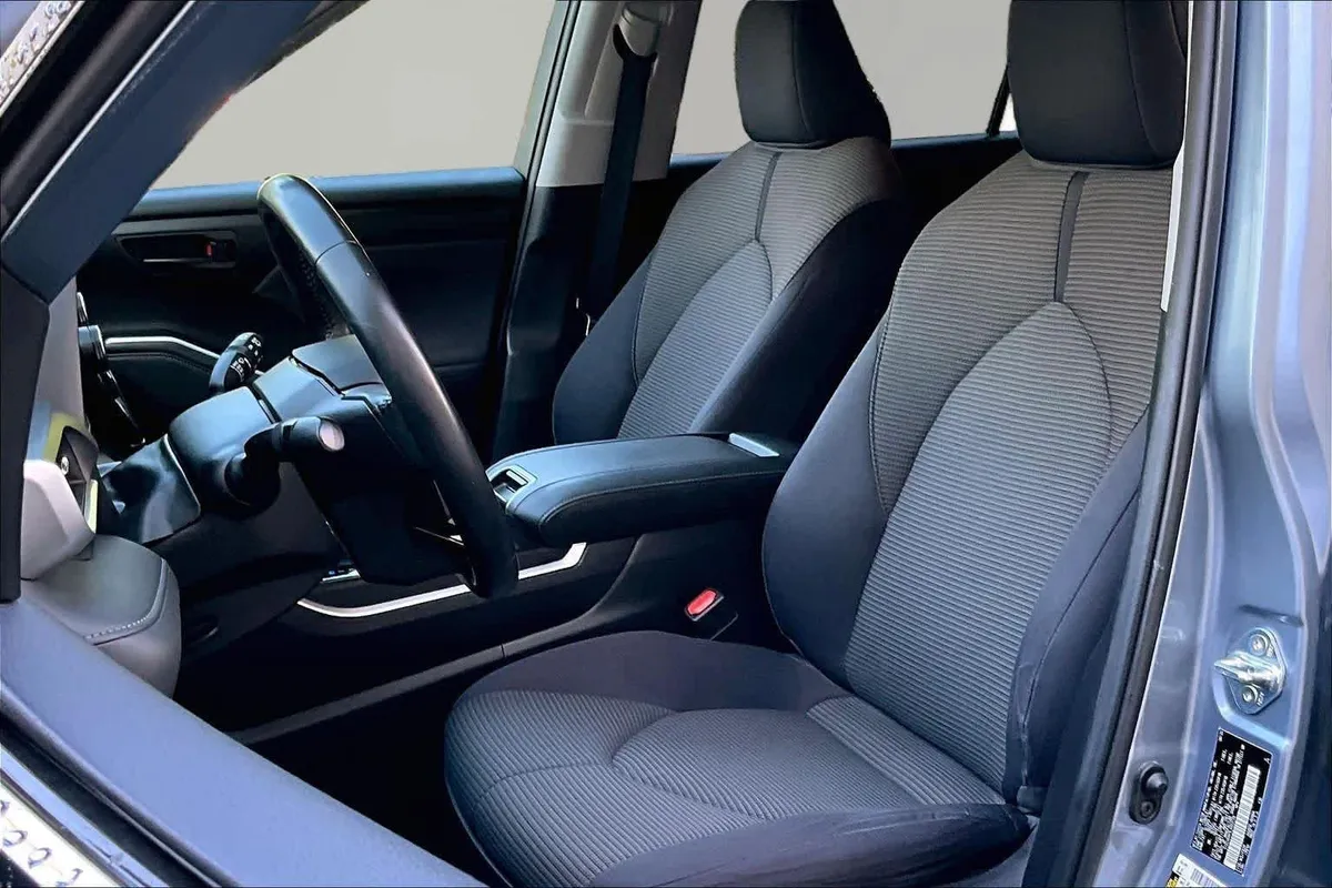 2020 Toyota Highlander Hybrid LE thumbnail 8