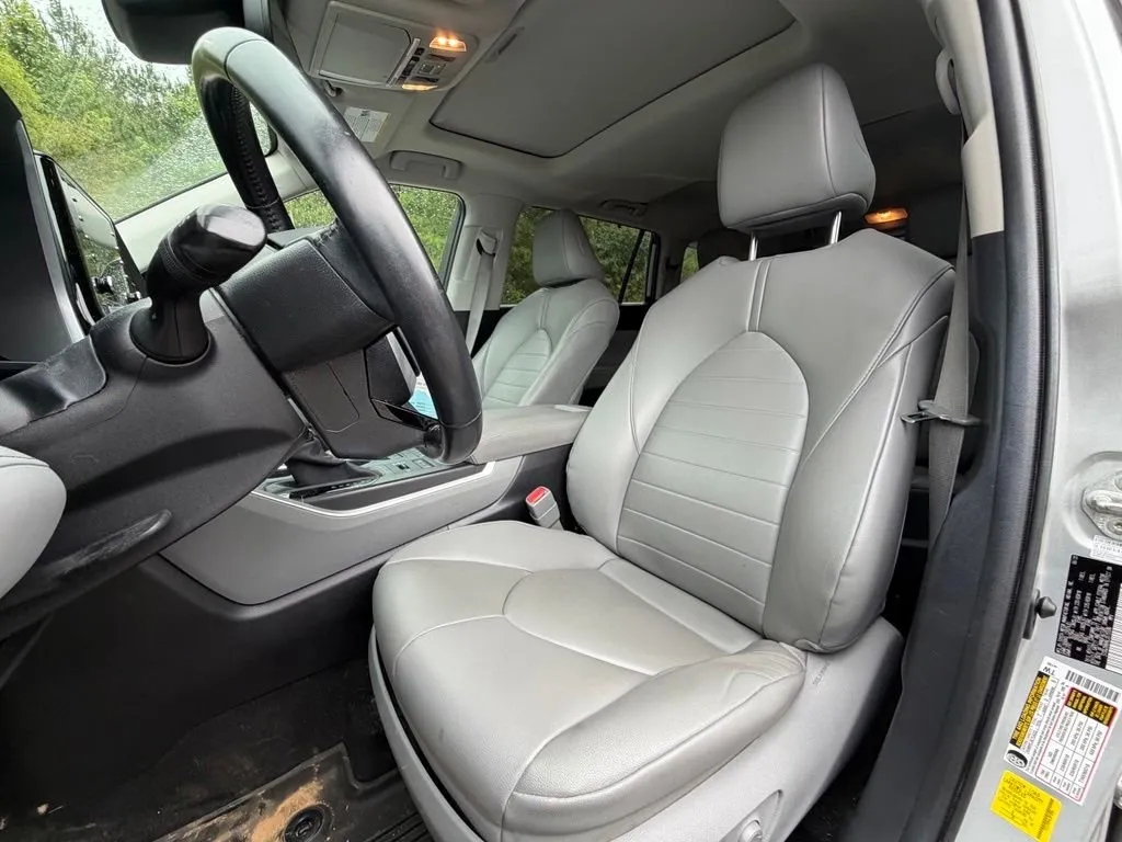 2020 Toyota Highlander XLE thumbnail 5