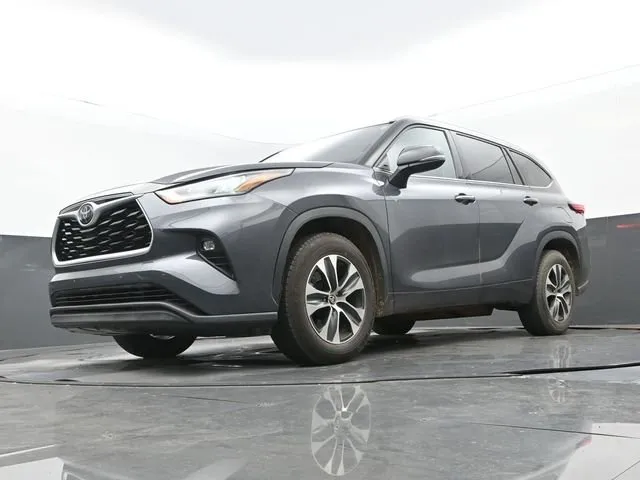 2020 Toyota Highlander XLE thumbnail 12