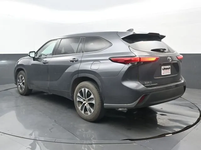 2020 Toyota Highlander XLE thumbnail 3