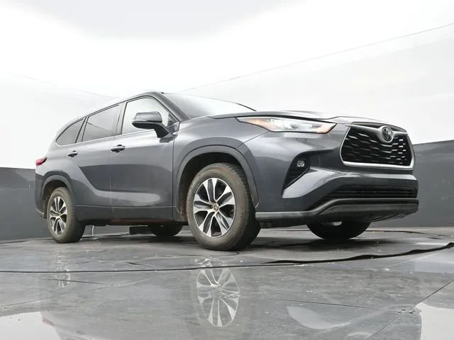 2020 Toyota Highlander XLE thumbnail 9