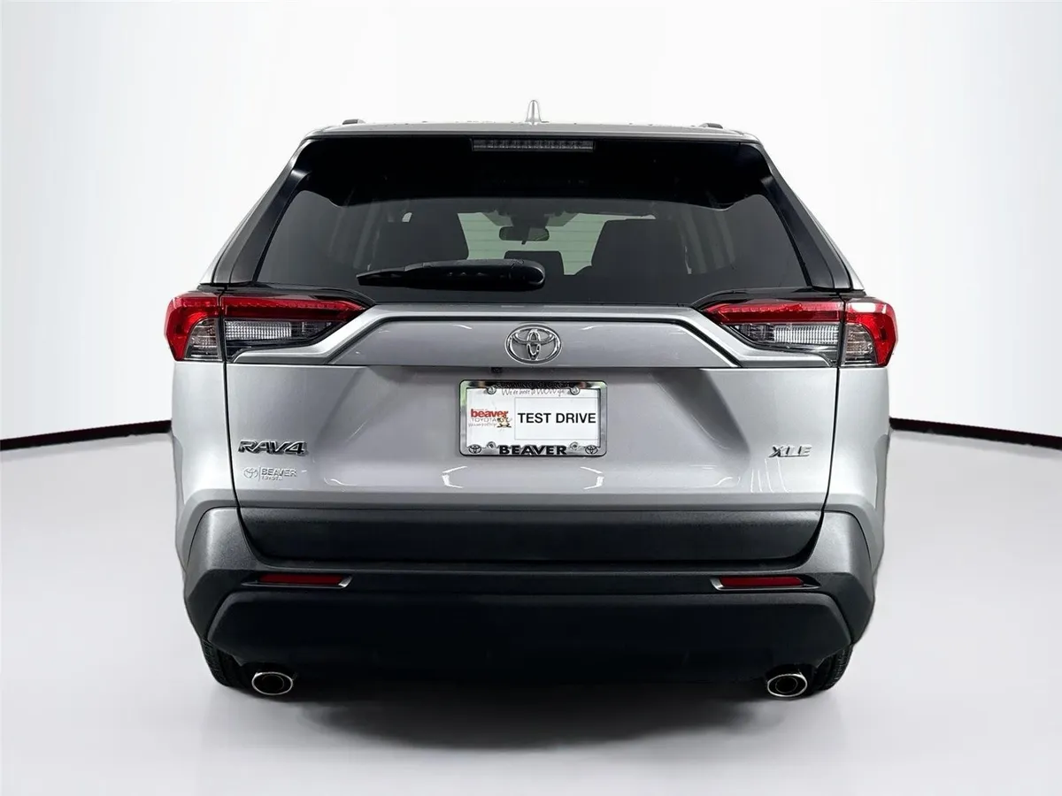 2020 Toyota RAV4 XLE thumbnail 10