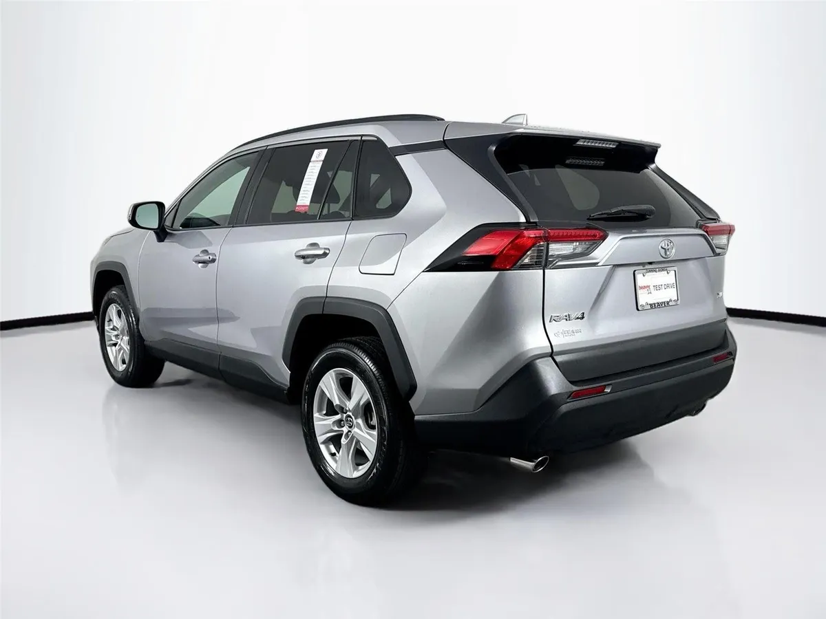 2020 Toyota RAV4 XLE thumbnail 11