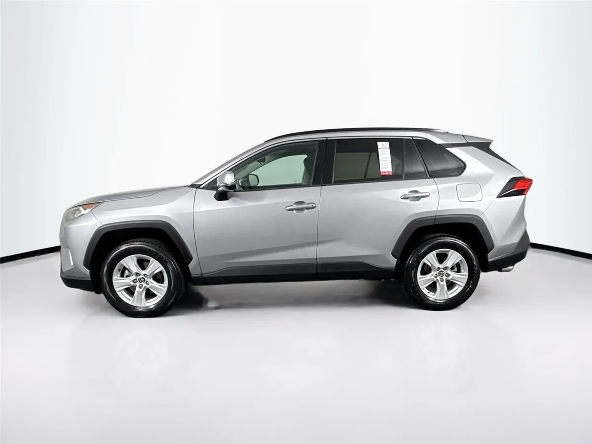 2020 Toyota RAV4 XLE thumbnail 12