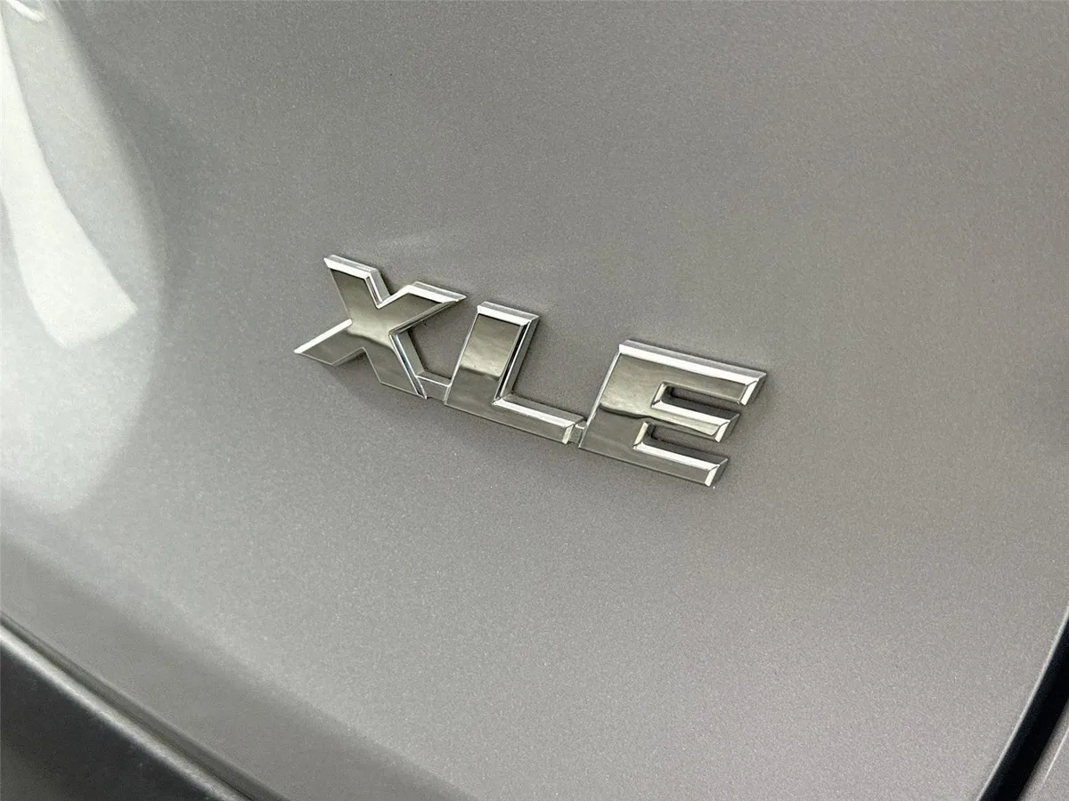 2020 Toyota RAV4 XLE thumbnail 13