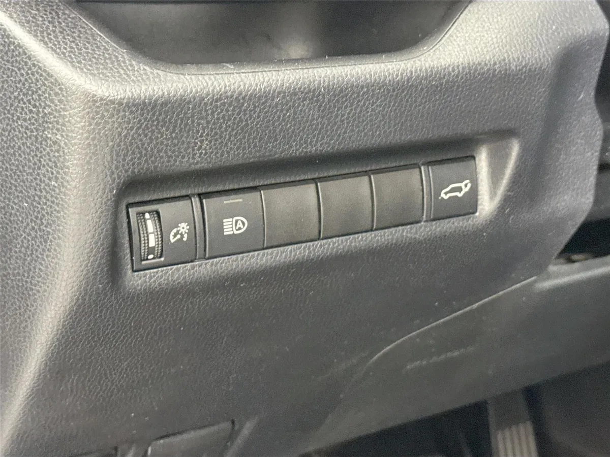 2020 Toyota RAV4 XLE thumbnail 14