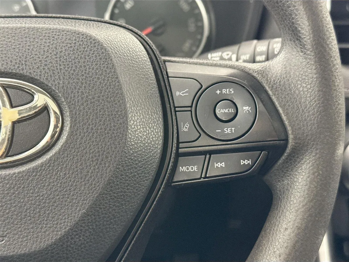 2020 Toyota RAV4 XLE thumbnail 17
