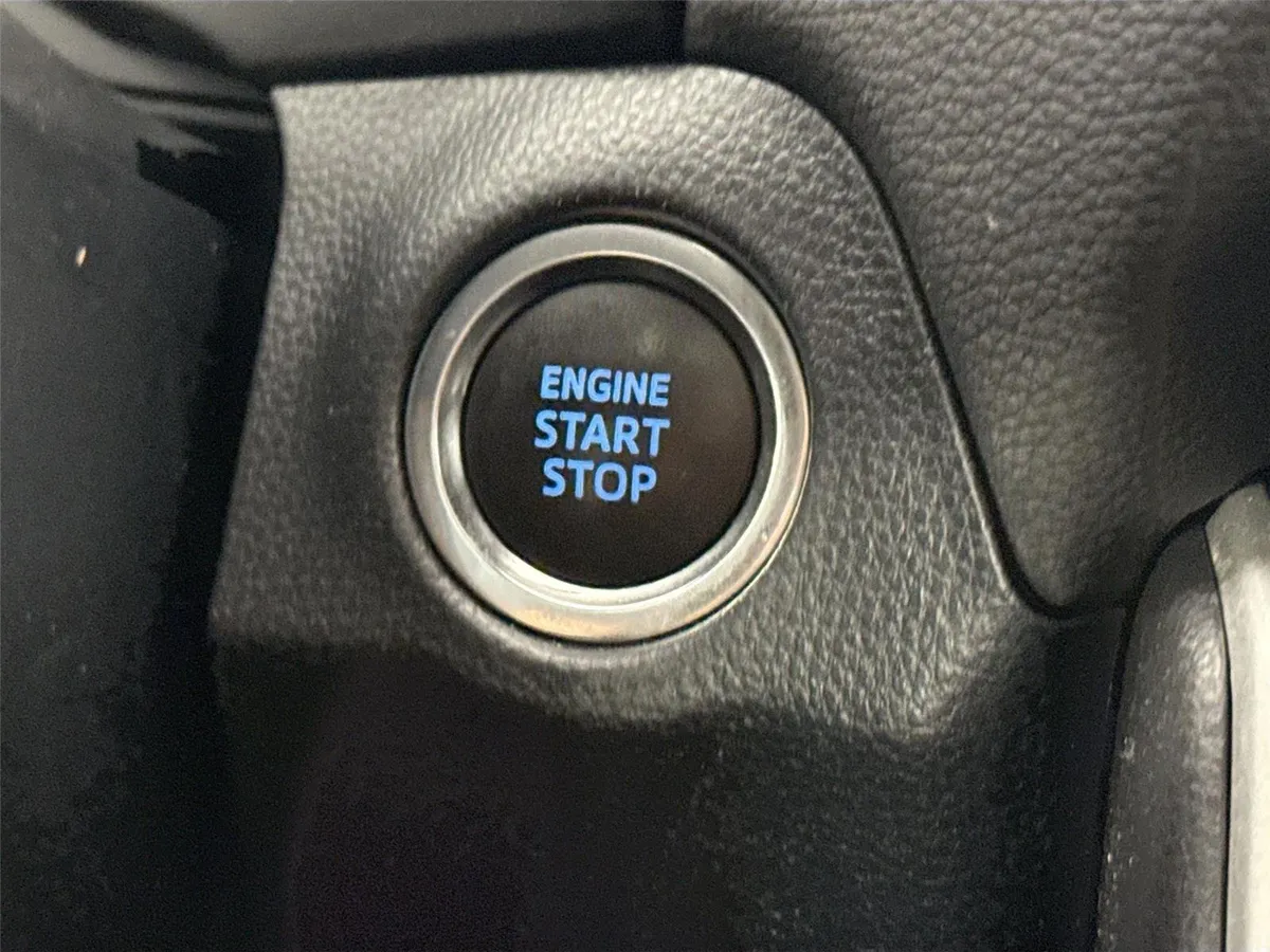 2020 Toyota RAV4 XLE thumbnail 20