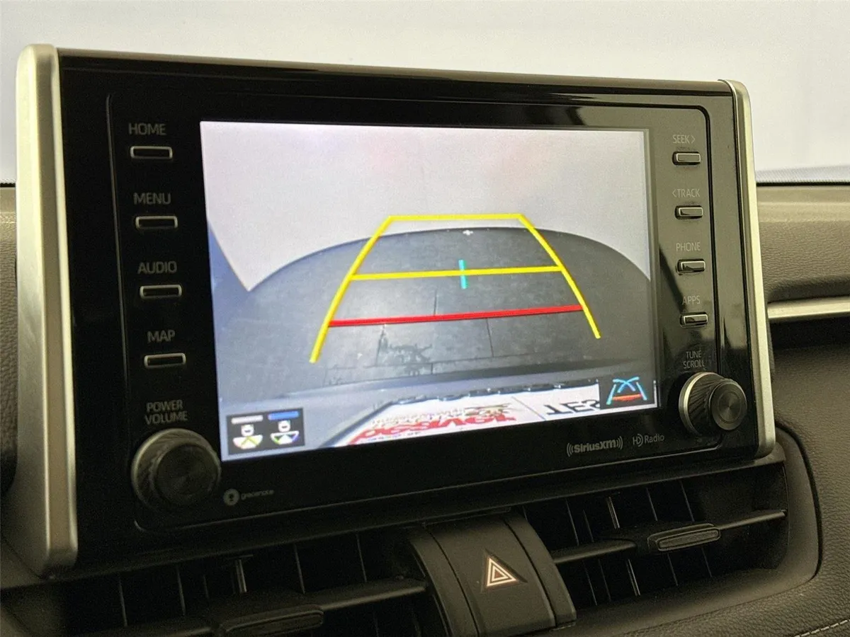 2020 Toyota RAV4 XLE thumbnail 23