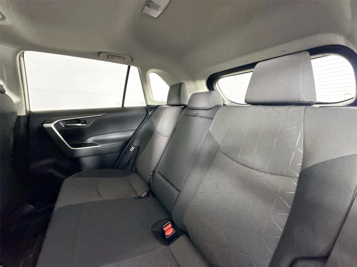 2020 Toyota RAV4 XLE thumbnail 28
