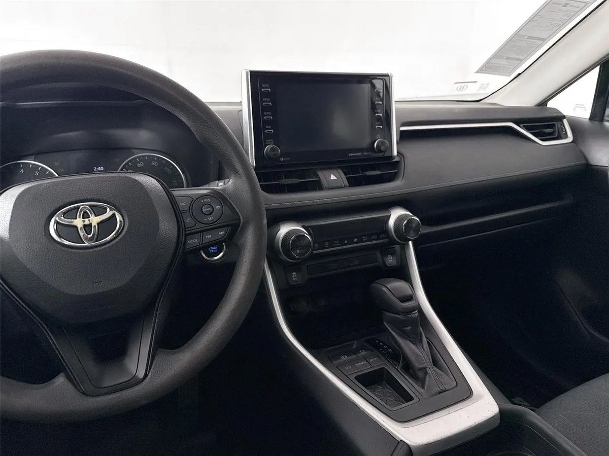 2020 Toyota RAV4 XLE thumbnail 30