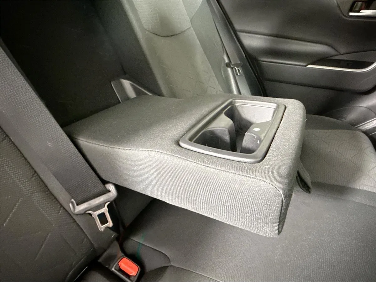 2020 Toyota RAV4 XLE thumbnail 36