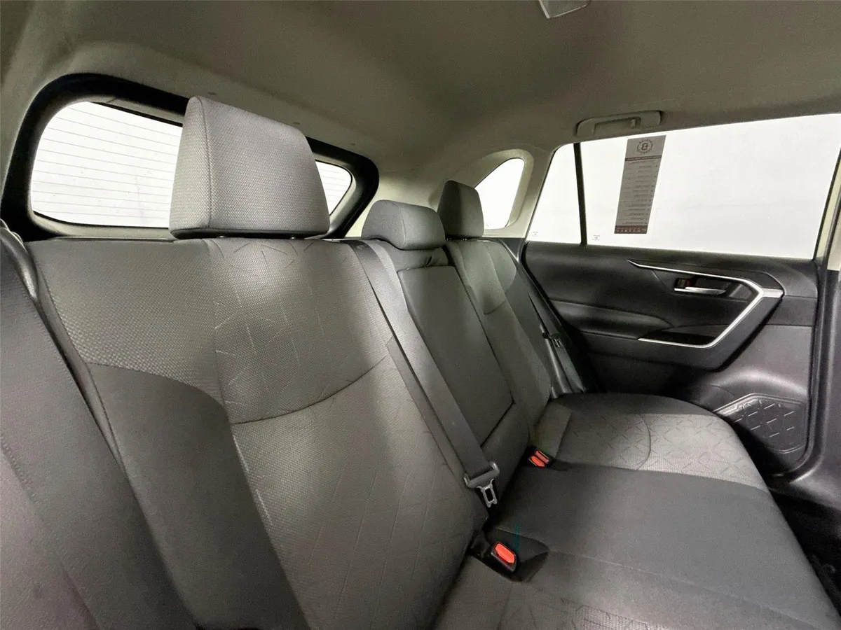 2020 Toyota RAV4 XLE thumbnail 37