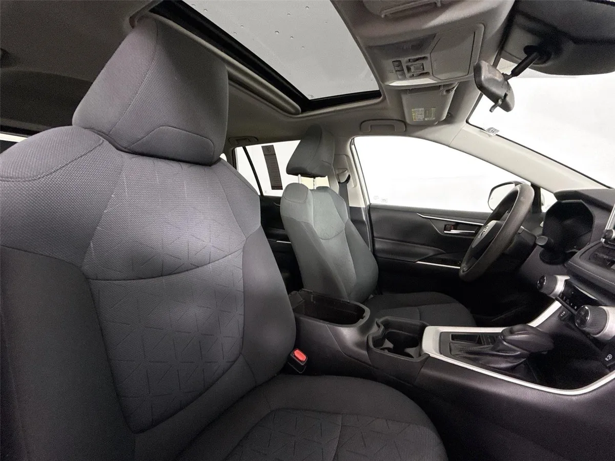 2020 Toyota RAV4 XLE thumbnail 38