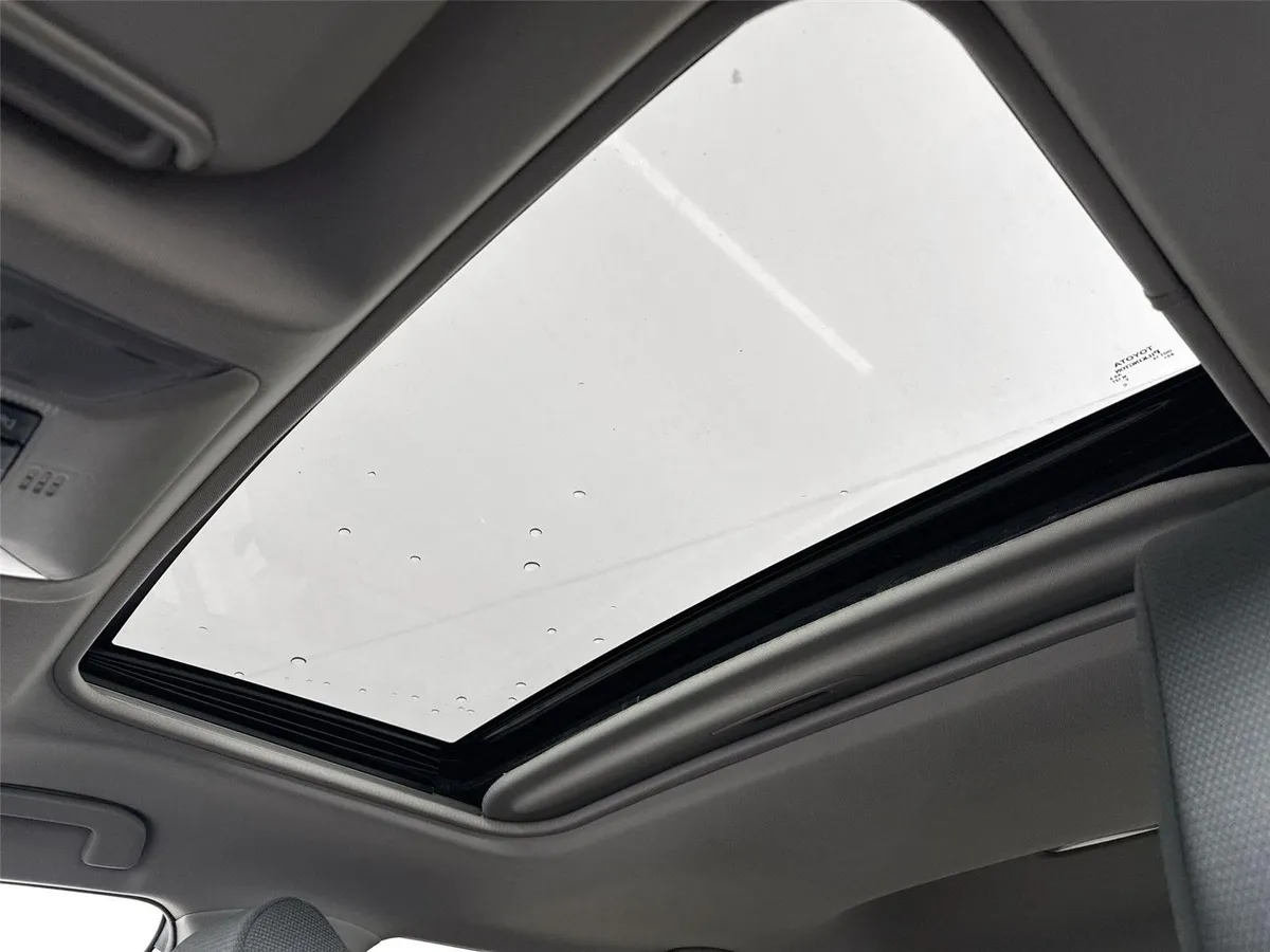 2020 Toyota RAV4 XLE thumbnail 4