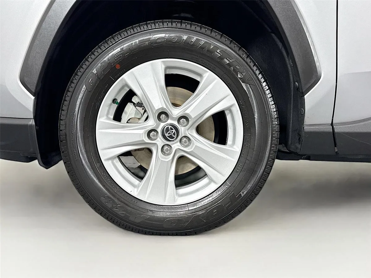 2020 Toyota RAV4 XLE thumbnail 41