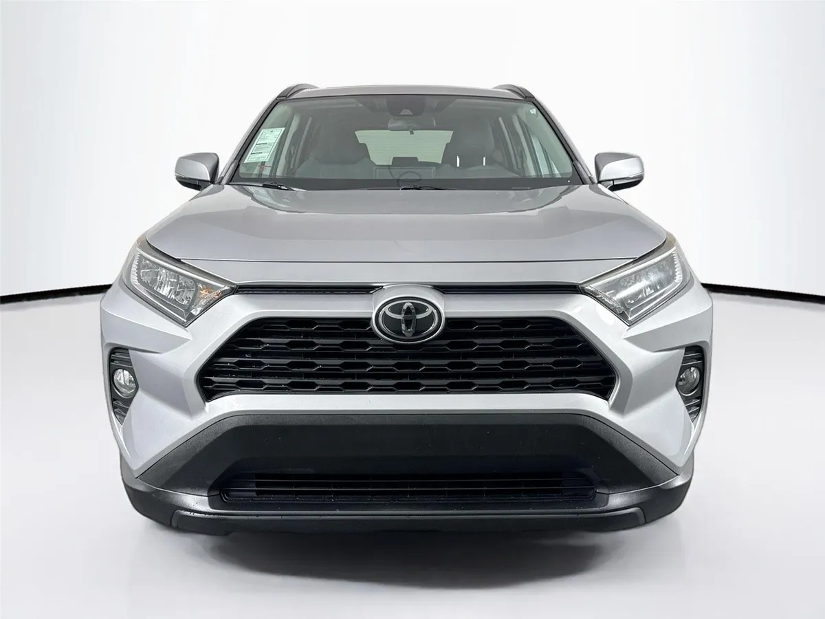 2020 Toyota RAV4 XLE thumbnail 7