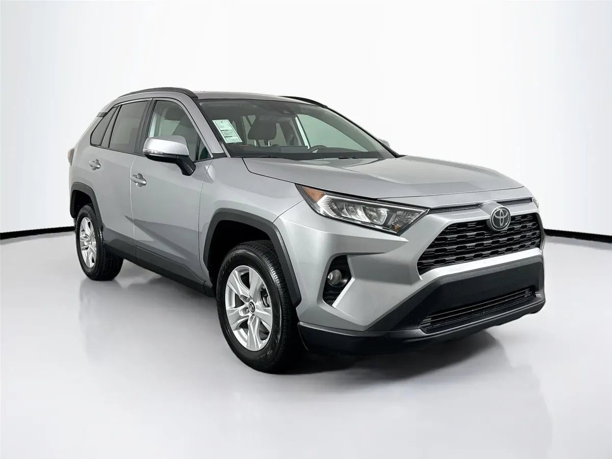 2020 Toyota RAV4 XLE thumbnail 8