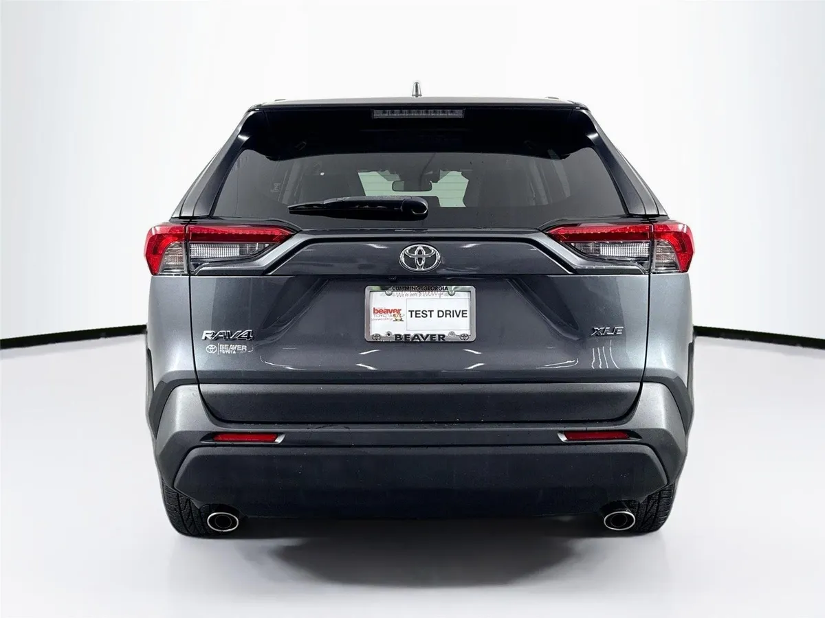 2020 Toyota RAV4 XLE Premium thumbnail 11