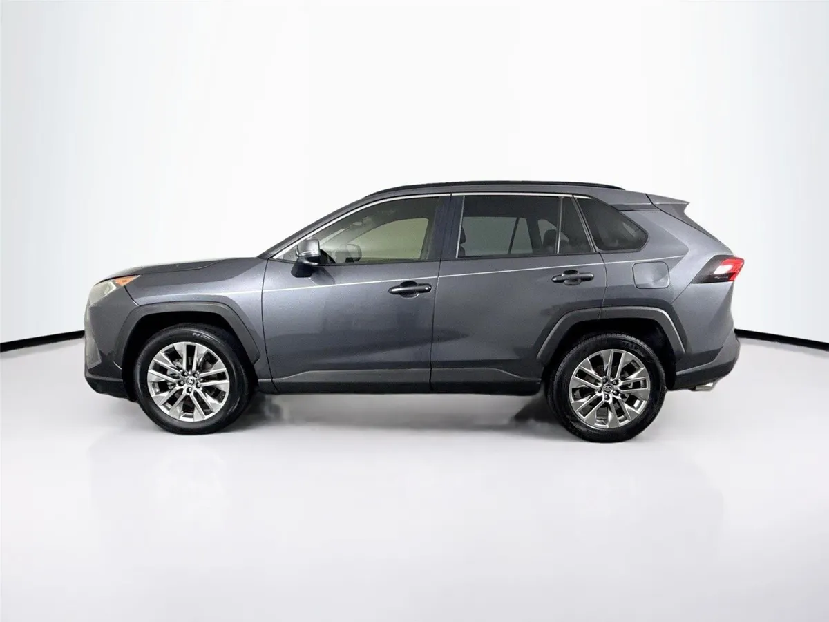 2020 Toyota RAV4 XLE Premium thumbnail 13