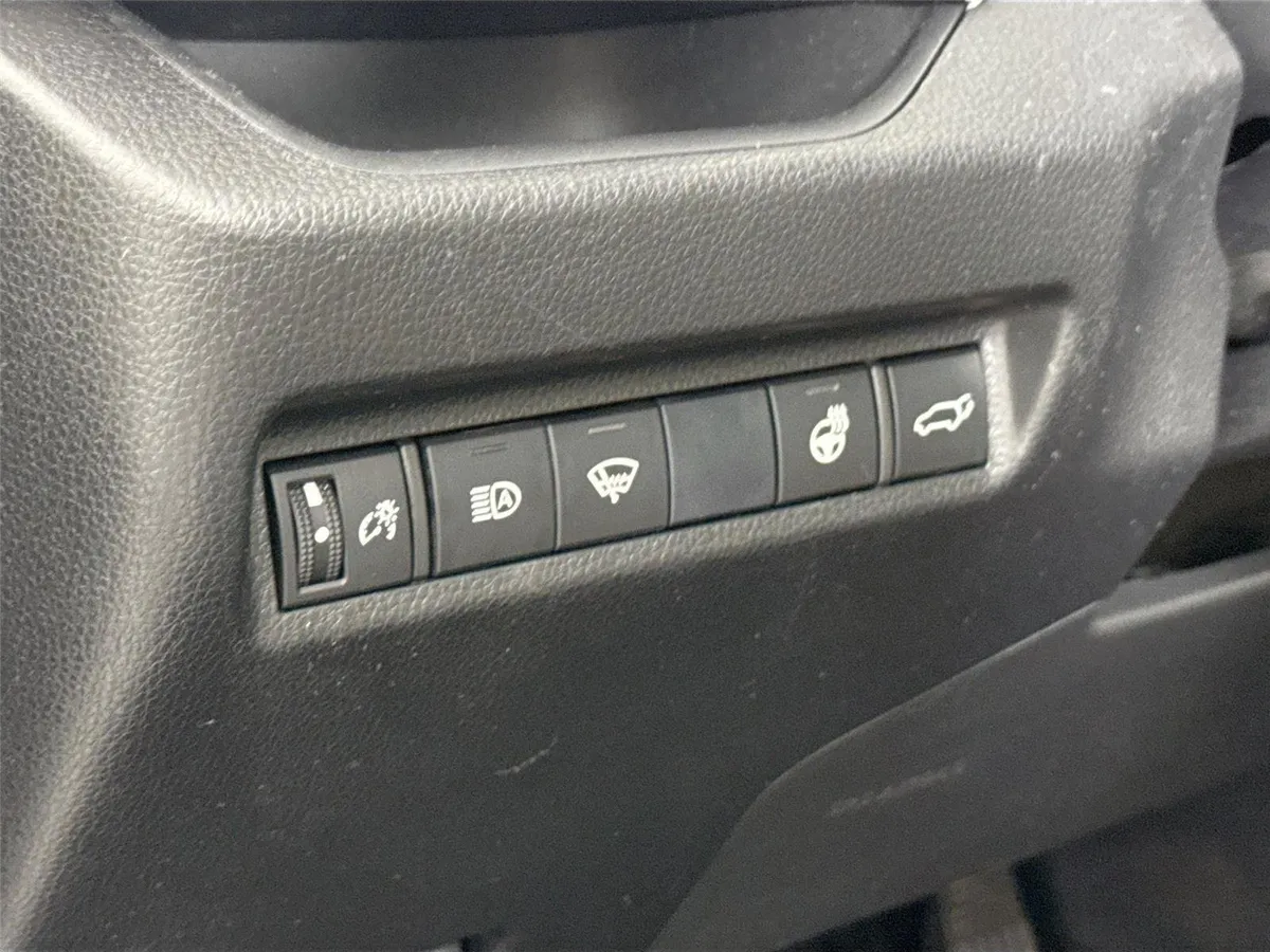 2020 Toyota RAV4 XLE Premium thumbnail 15