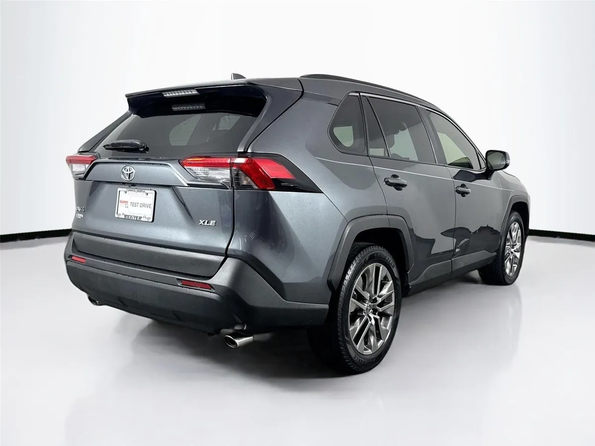 2020 Toyota RAV4 XLE Premium thumbnail 2
