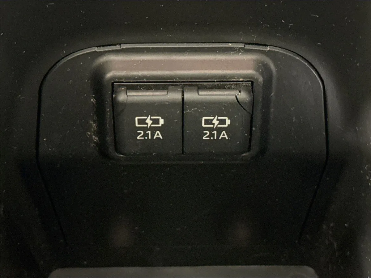 2020 Toyota RAV4 XLE Premium thumbnail 32