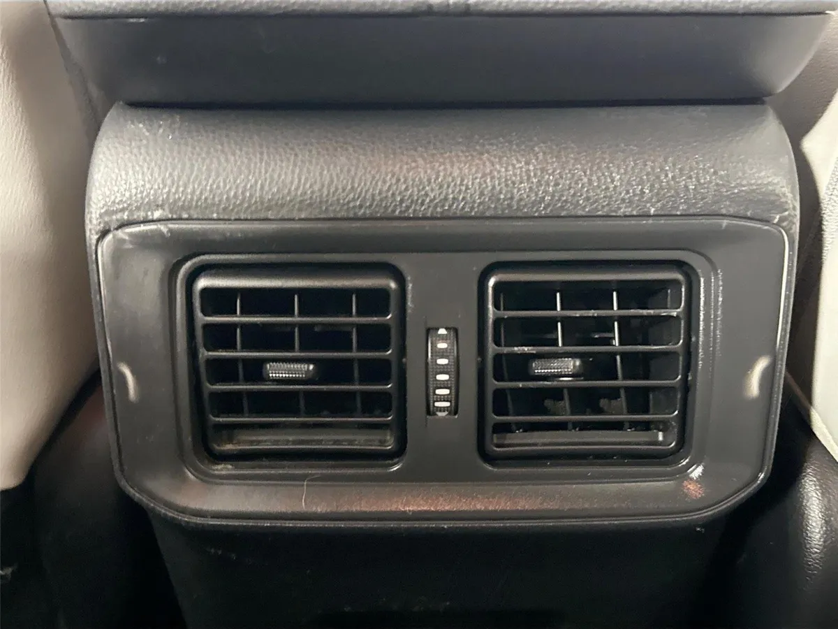 2020 Toyota RAV4 XLE Premium thumbnail 34