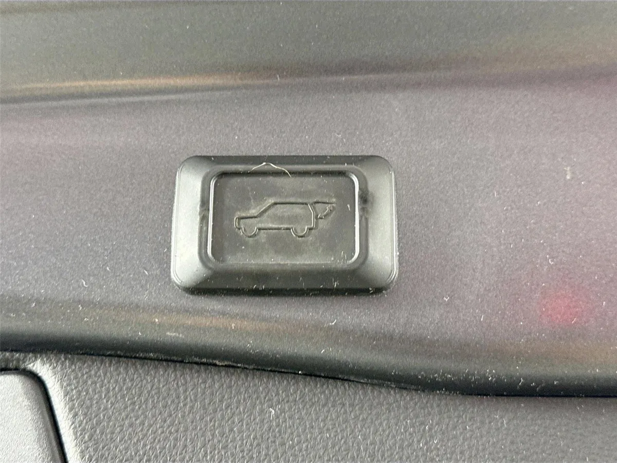 2020 Toyota RAV4 XLE Premium thumbnail 38