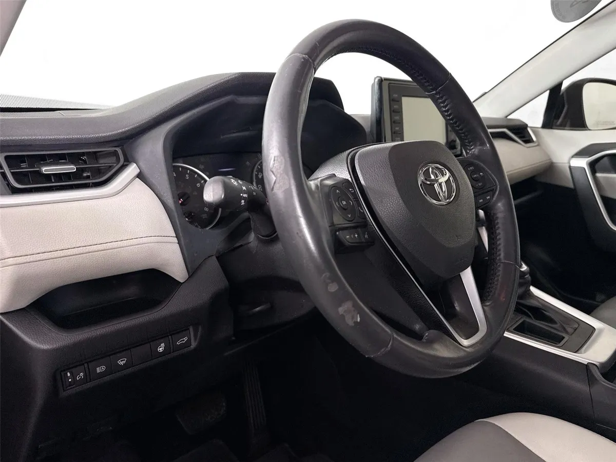 2020 Toyota RAV4 XLE Premium thumbnail 4
