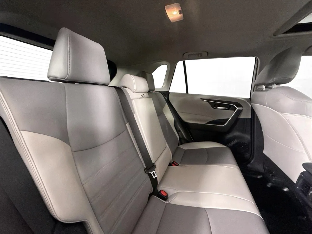 2020 Toyota RAV4 XLE Premium thumbnail 40
