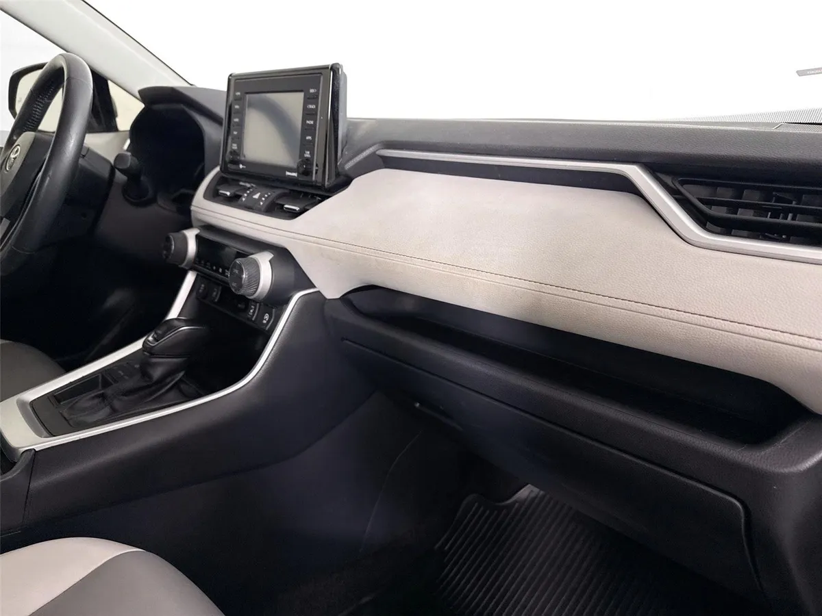 2020 Toyota RAV4 XLE Premium thumbnail 42