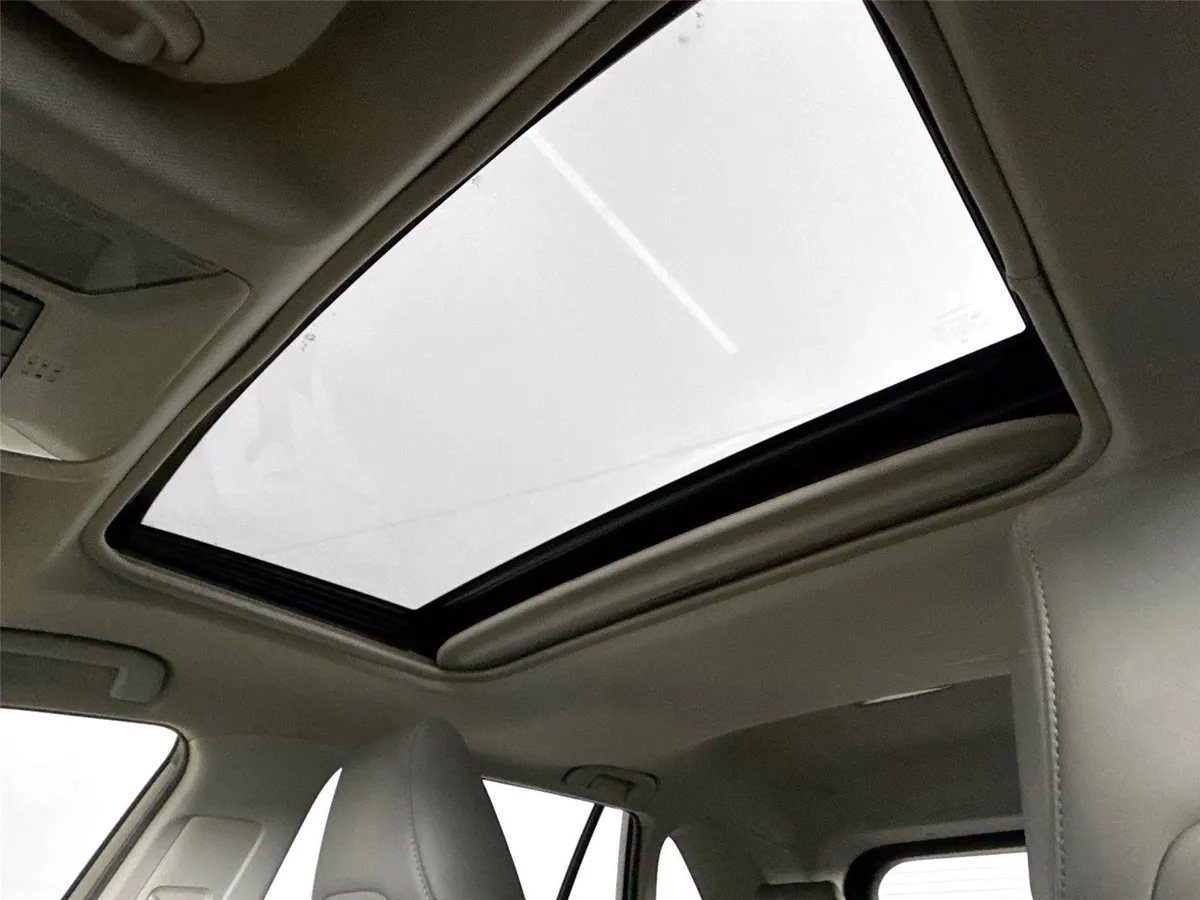 2020 Toyota RAV4 XLE Premium thumbnail 6