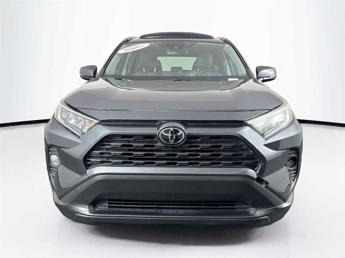 2020 Toyota RAV4 XLE Premium thumbnail 8