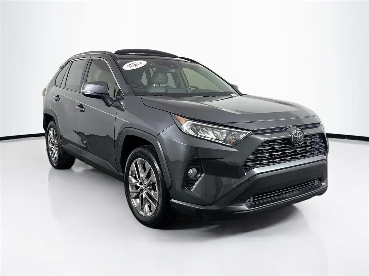 2020 Toyota RAV4 XLE Premium thumbnail 9